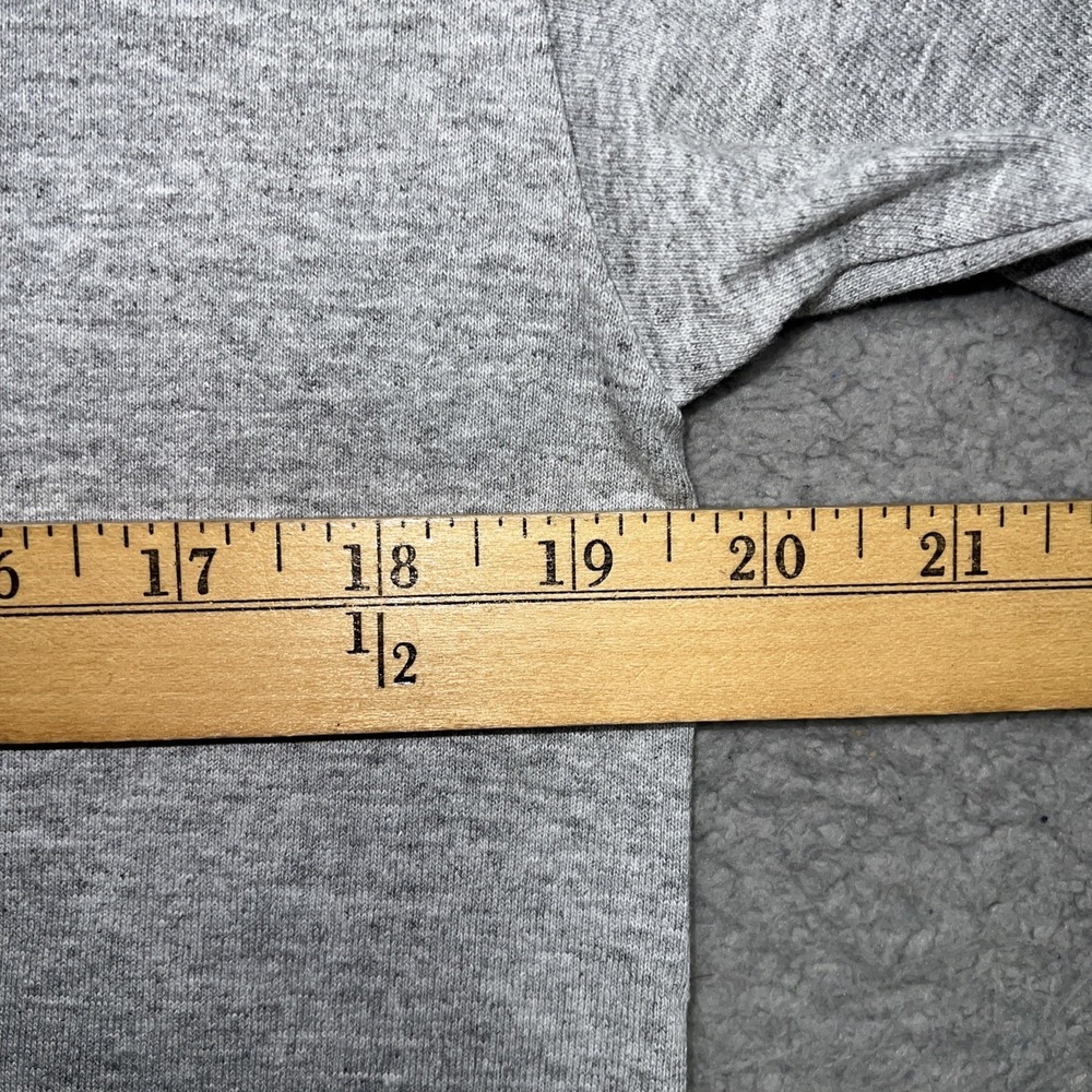 NOS Target Store Logo Santa Hat T Shirt Men's Sz M Gray Christmas 2000's Y2K Tee - Picture 7 of 8